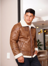Cargar imagen en el visor de la galería, CHAQUETA BROWN PILOT
