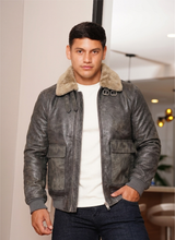 Cargar imagen en el visor de la galería, CHAQUETA GREEN PILOT
