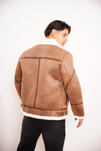 Cargar imagen en el visor de la galería, CHAQUETA PILOTO CAFE
